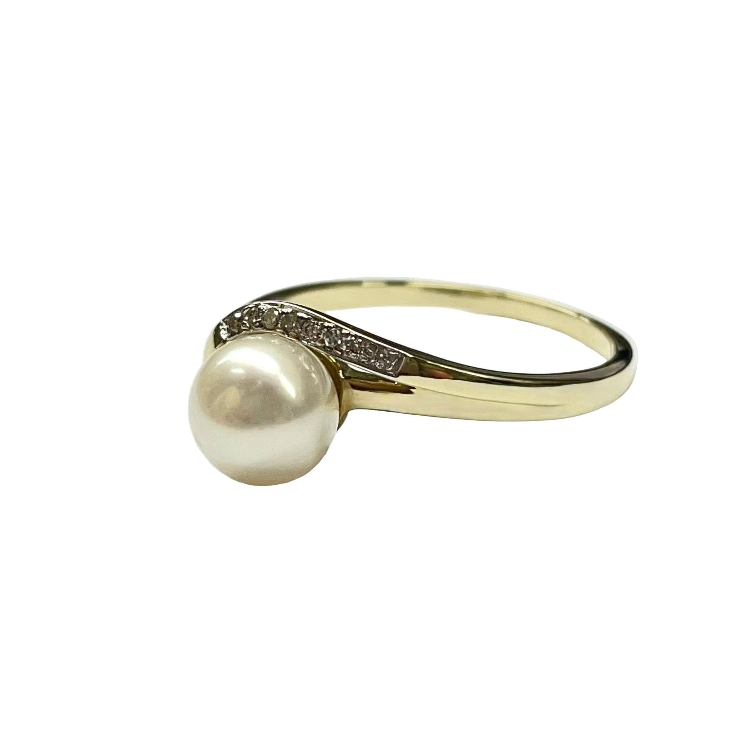 Japanese Pearl and Diamond Ring in 9K Yellow Gold
