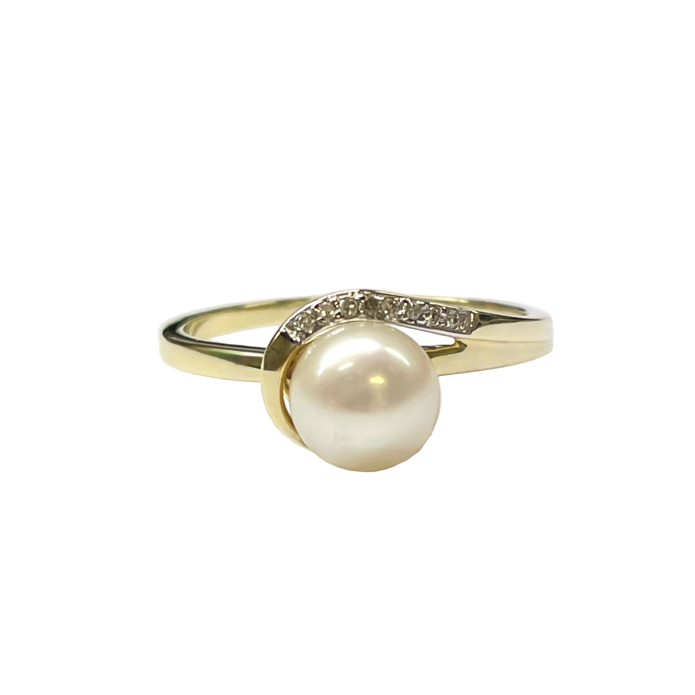 Japanese Pearl and Diamond Ring in 9K Yellow Gold