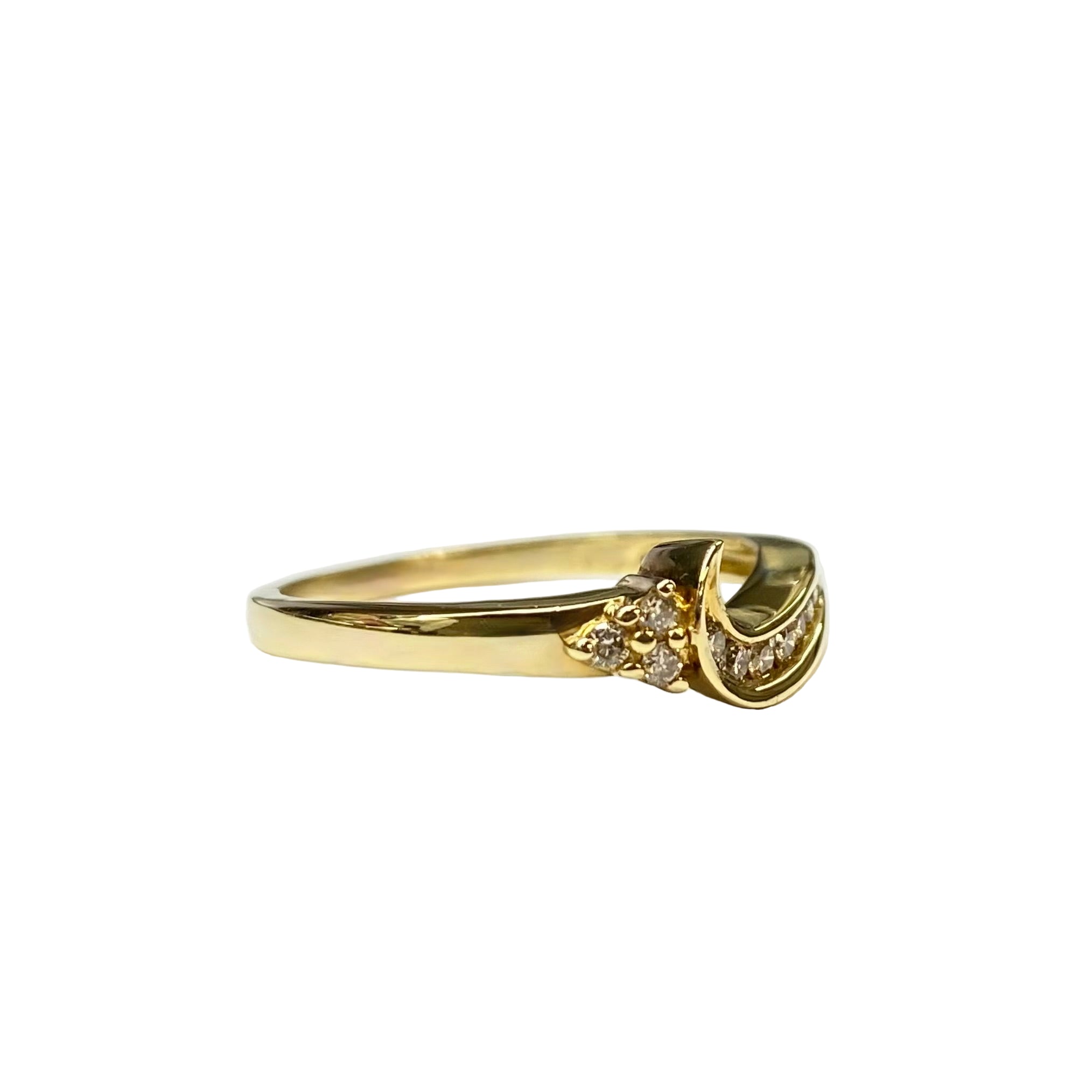Diamond Flowing Designed Ring in 18K Yellow Gold