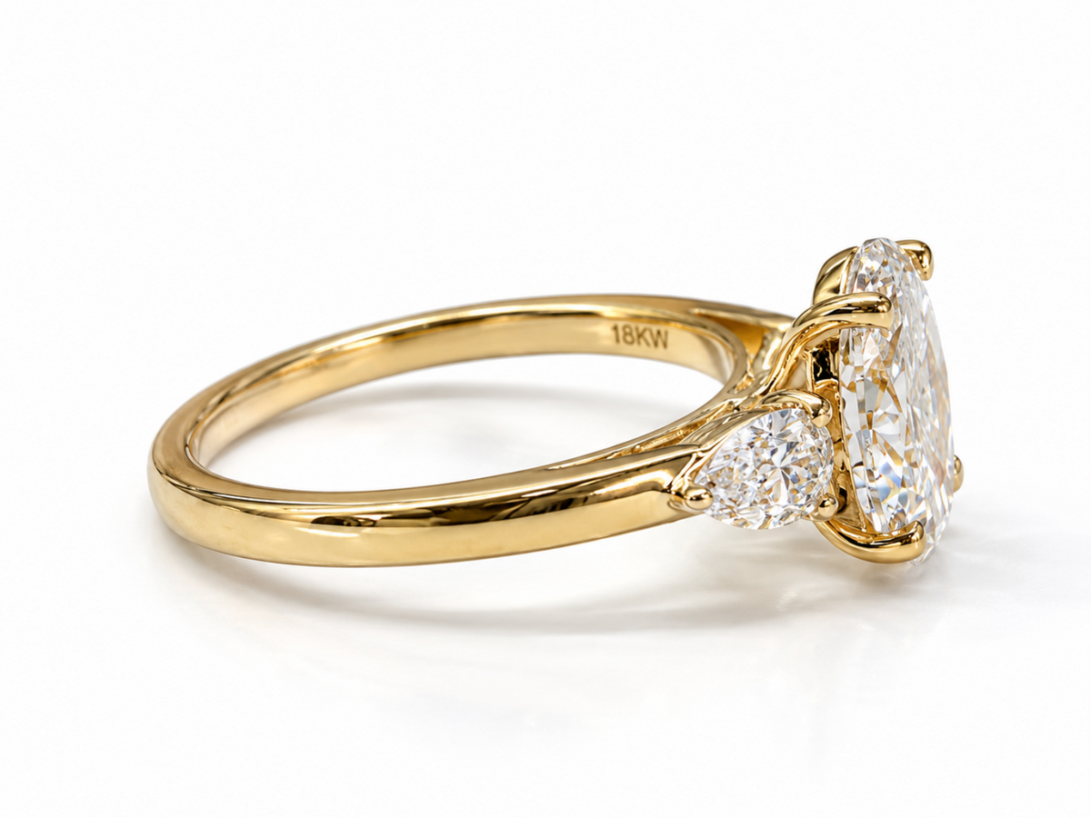 Oval Lab-Grown diamond with Pear shape on shoulders