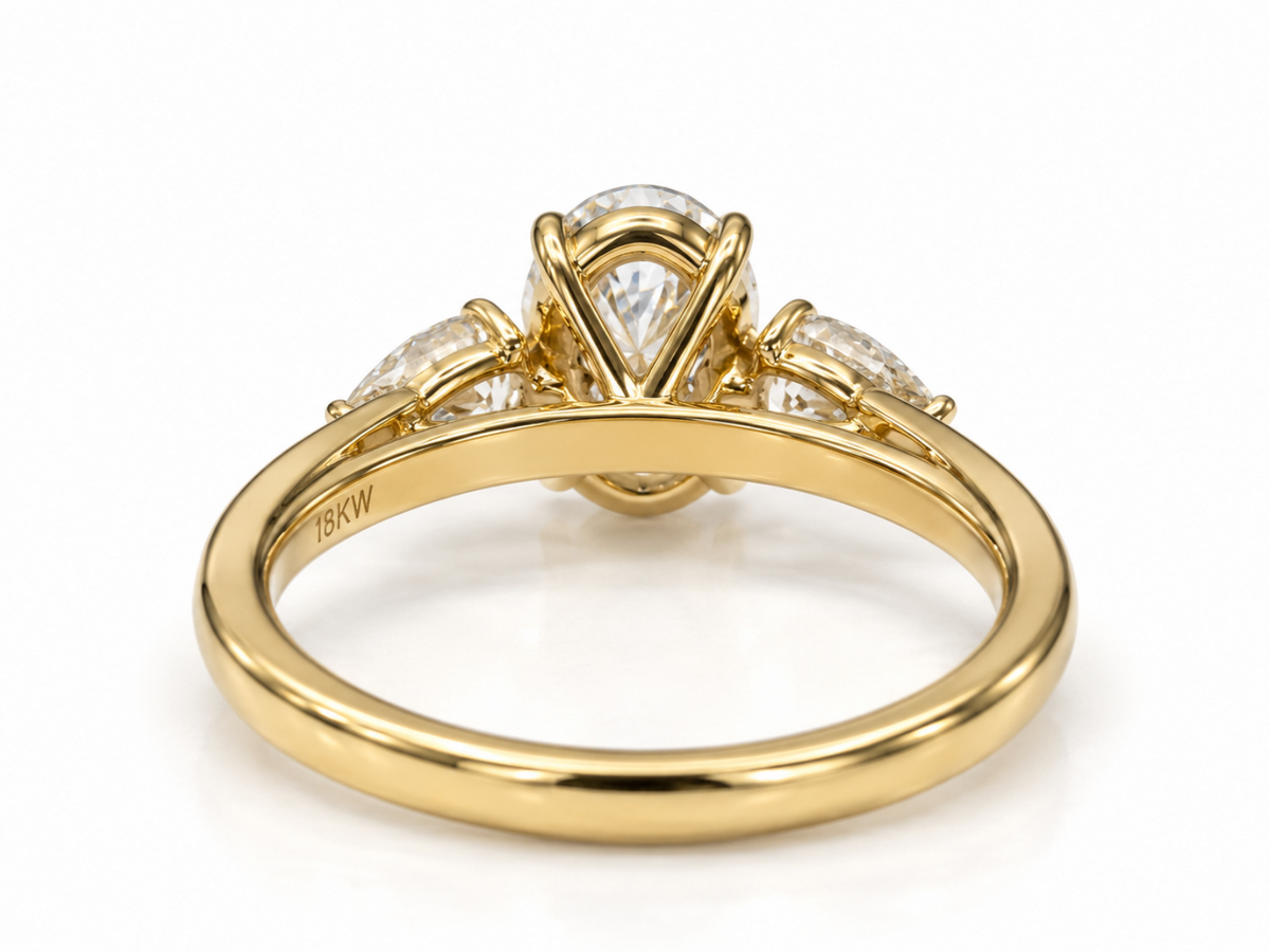 Oval Lab-Grown diamond with Pear shape on shoulders